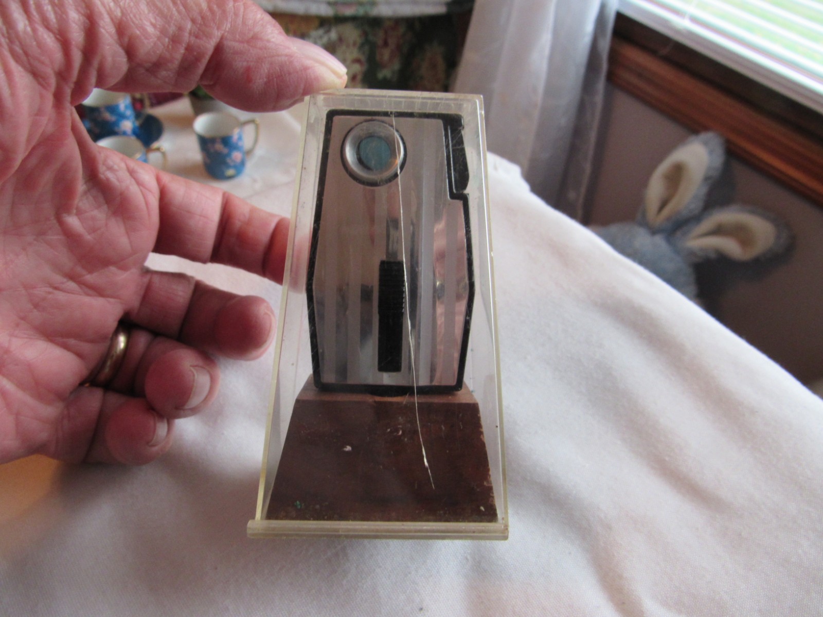 Vintage Tabletop Gulton Rechargeable Cigarette Electronic Lighter in case Parts