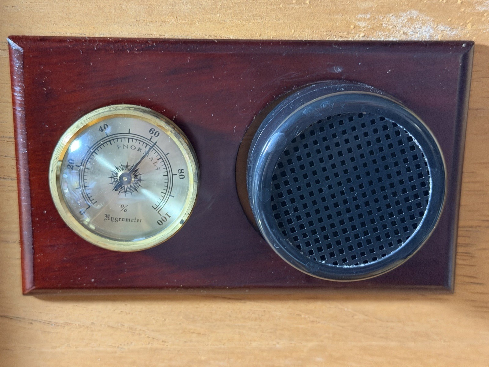 Beautiful Ribbed Wooden Humidor W/Humidifier & Hygrometer Spanish Cedar Lining