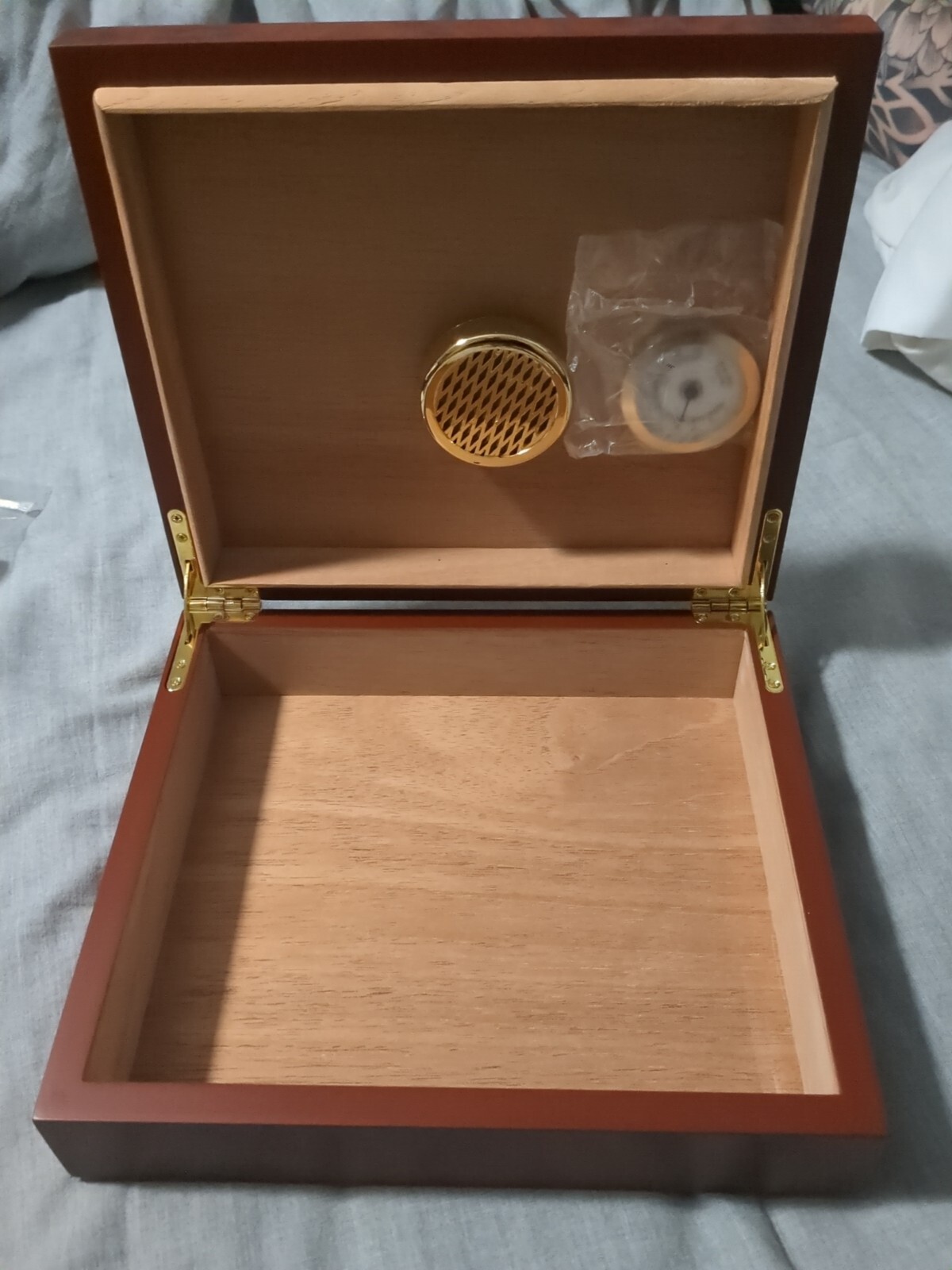 Humidor- Cigar Boxes for 15-25 Cigars- Cigar Humidor with Cherry Finish