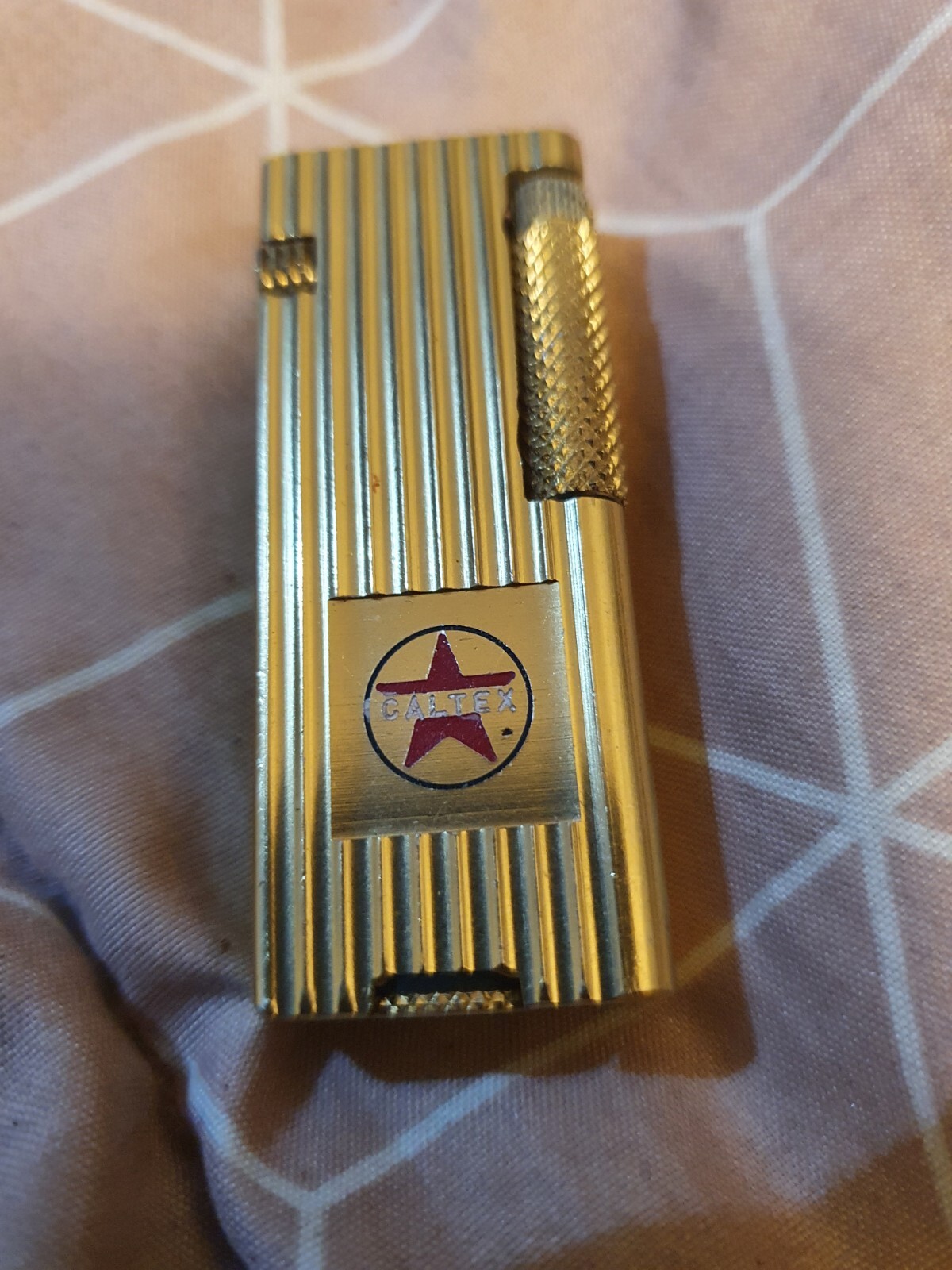 Penguin Cygnus lighter NOS Never Struck (CALTEX)