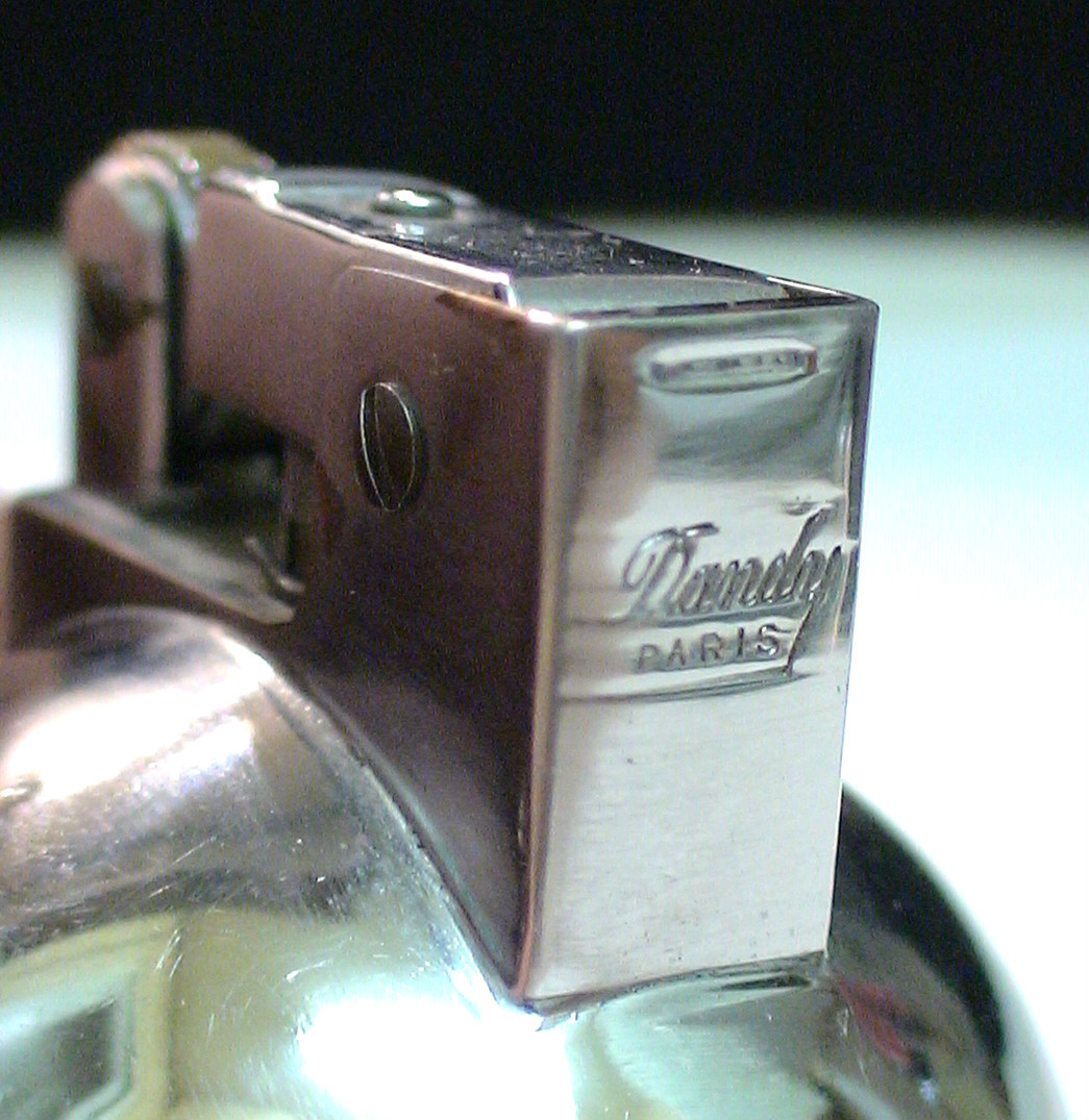 BRIQUET * the Ball by DANDY * Automatic Lighter Feuerzung Accendino no thorens