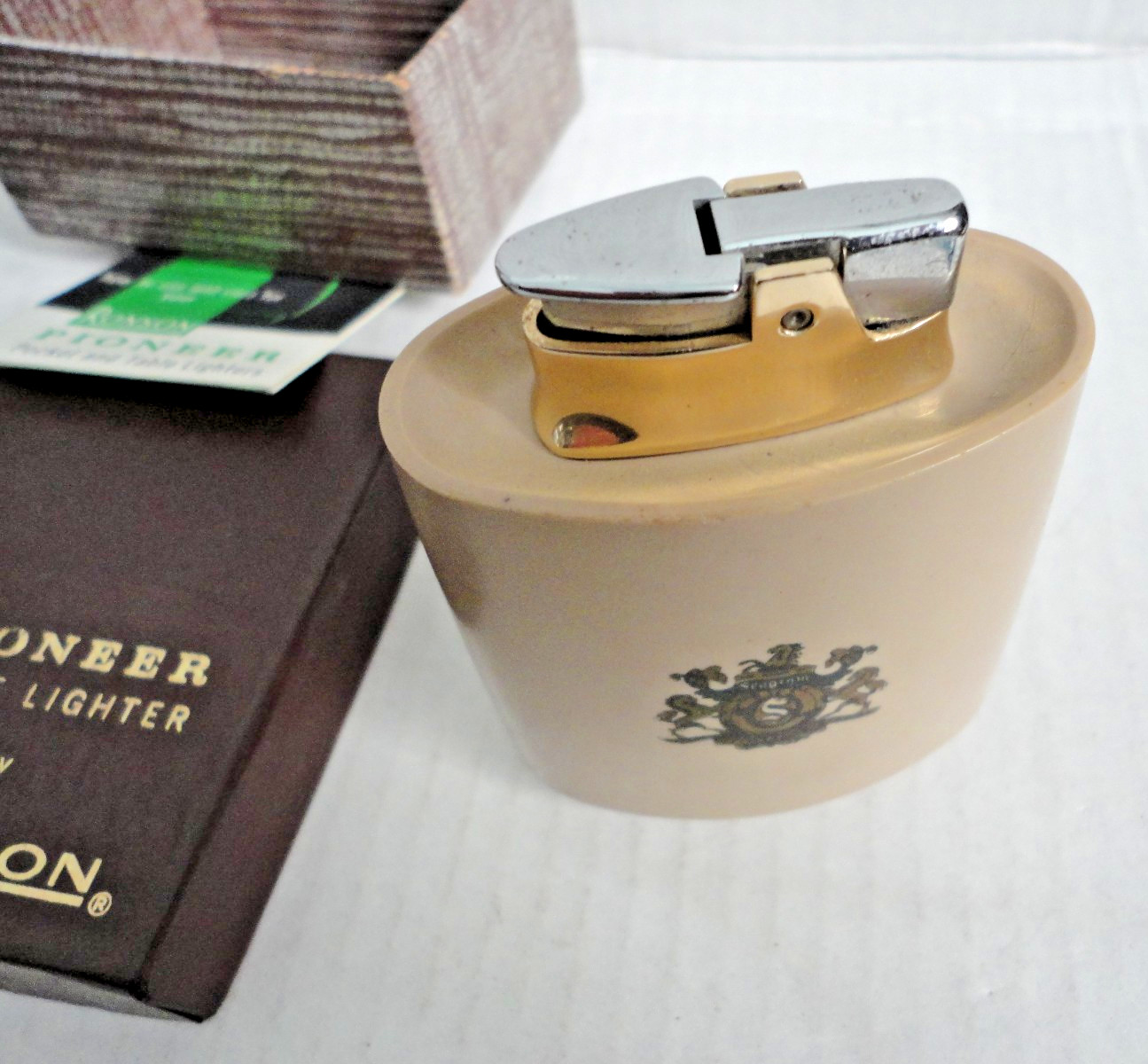 C1960 RONSON PIONEER TABLE LIGHTER. SEAGRAMS AD.NOS MIB. RARE