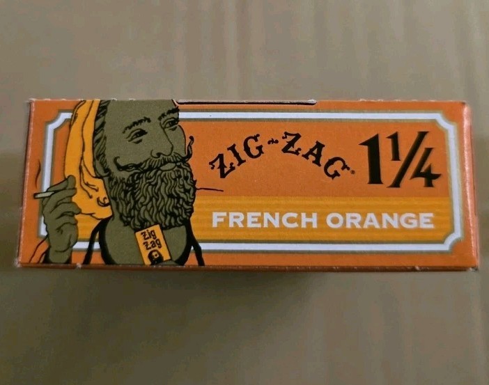 Zig-Zag Rolling Papers – 1 1/4 French Orange – 24 Booklets with 32 Papers each
