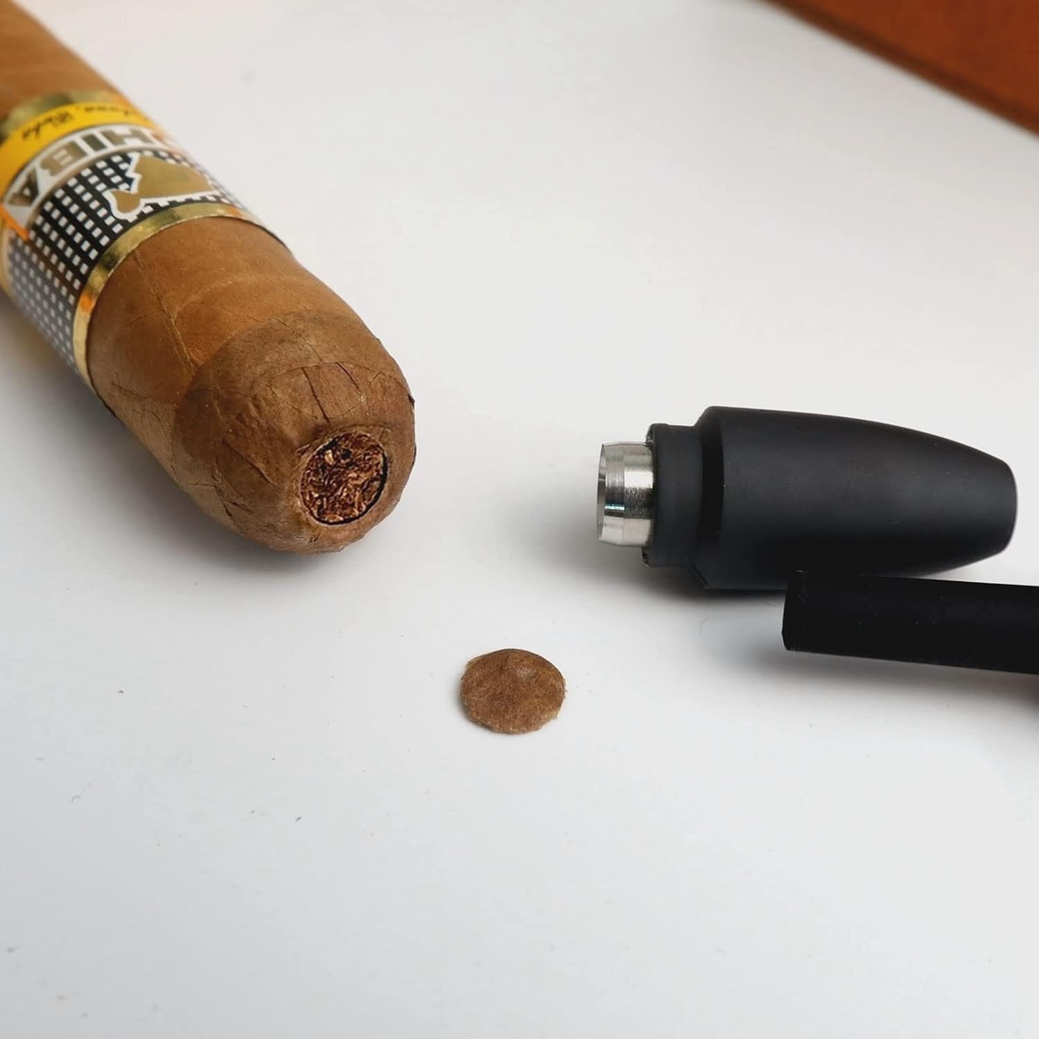 Ultimate Cigar Cutter Set: Guillotine & V-Cut Options with Keychain Inclusion