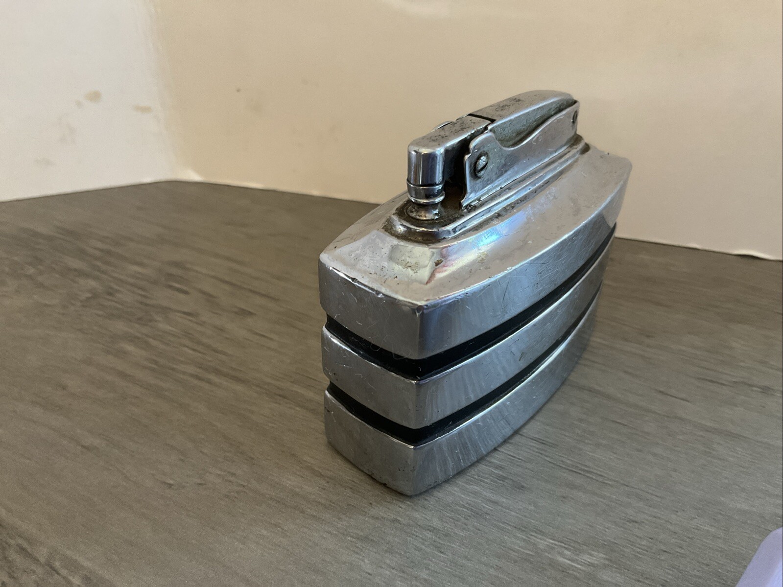 Vintage Art Deco Ronson Spartan Chrome & Black Table Lighter 3×2.5”