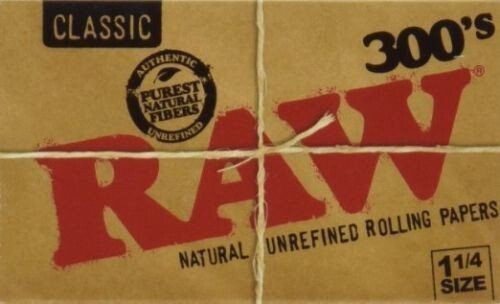 😎RAW 300’s CLASSIC NATURAL UNREFINED ROLLING PAPERS FULL BOX 1 1/4 -✨ 20 Packs✨