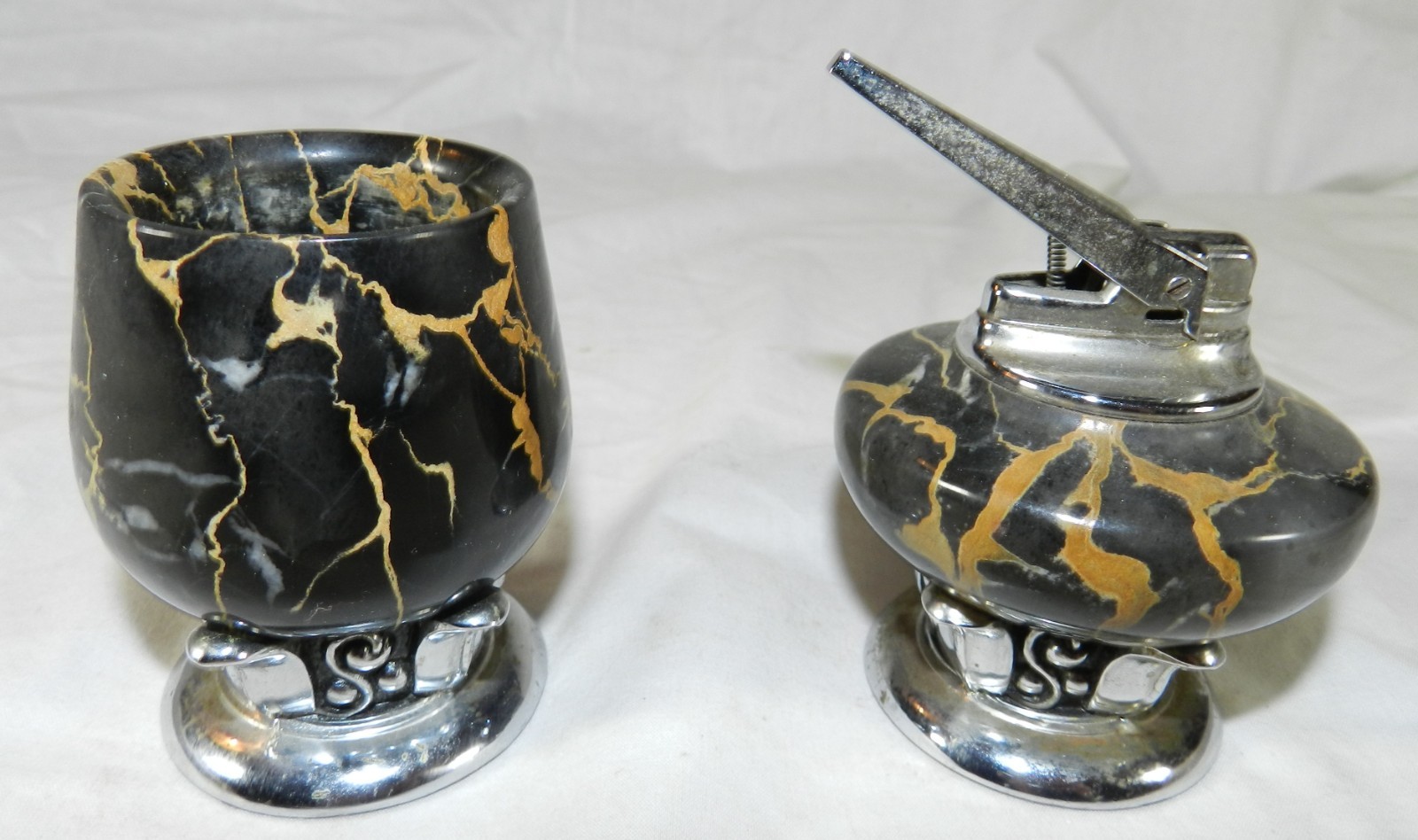 Lot of 2 Vintage Ronson Marble Table Lighters – 1 with lighter insert, 1 without