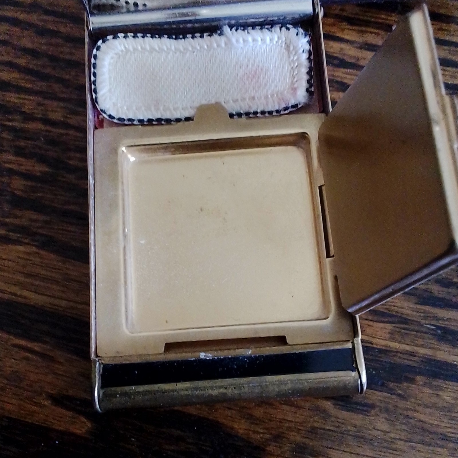 Vintage Metal Powder compact w/rouge & Lipstick, Gold Tone Black Chevron, Pouch