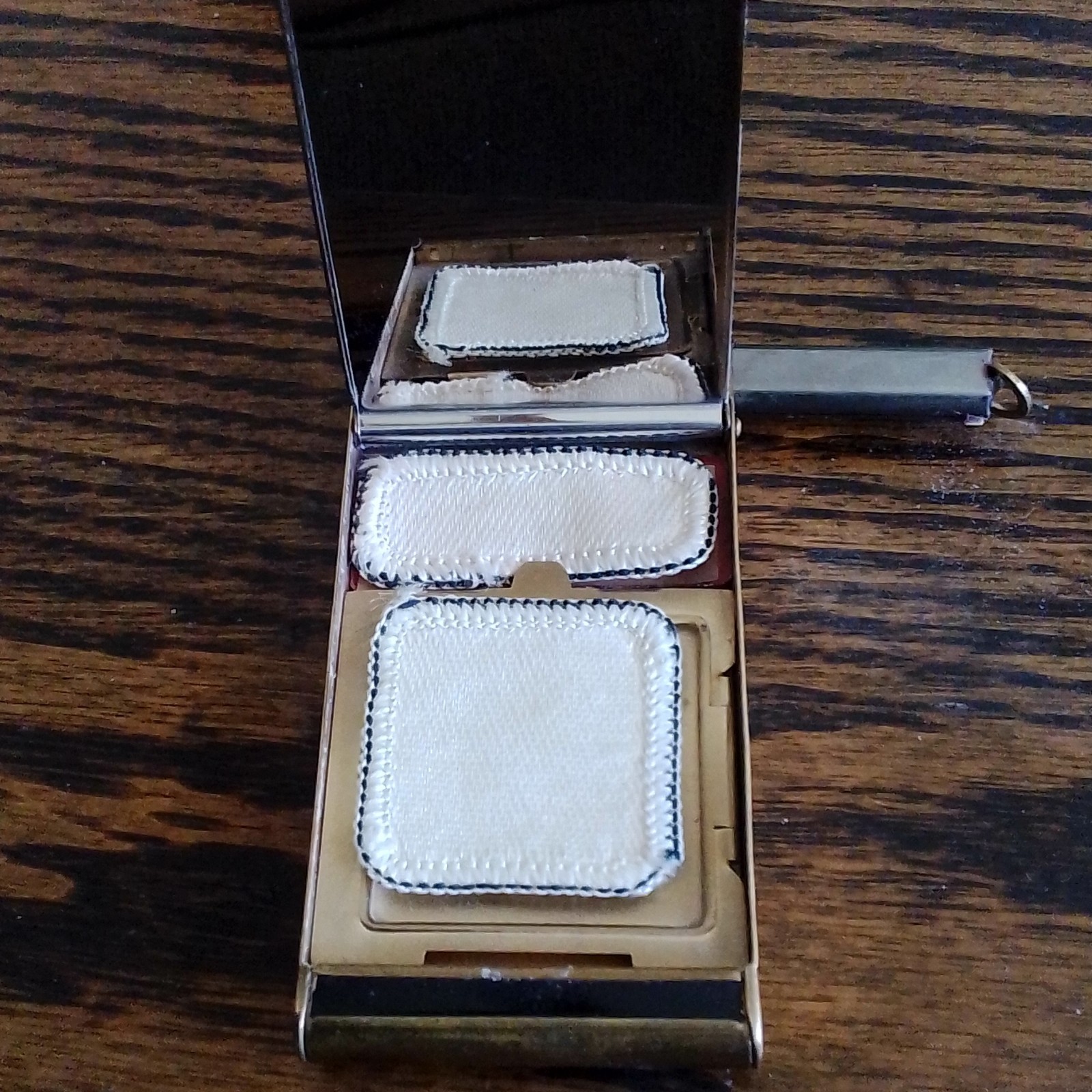 Vintage Metal Powder compact w/rouge & Lipstick, Gold Tone Black Chevron, Pouch