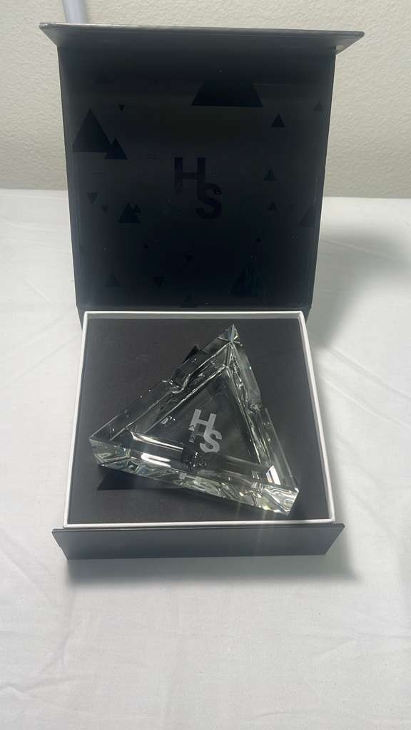 Higher Standards Premium Elegant Crystal Ashtray, Indoor and Outdoor Use. 6.5 in