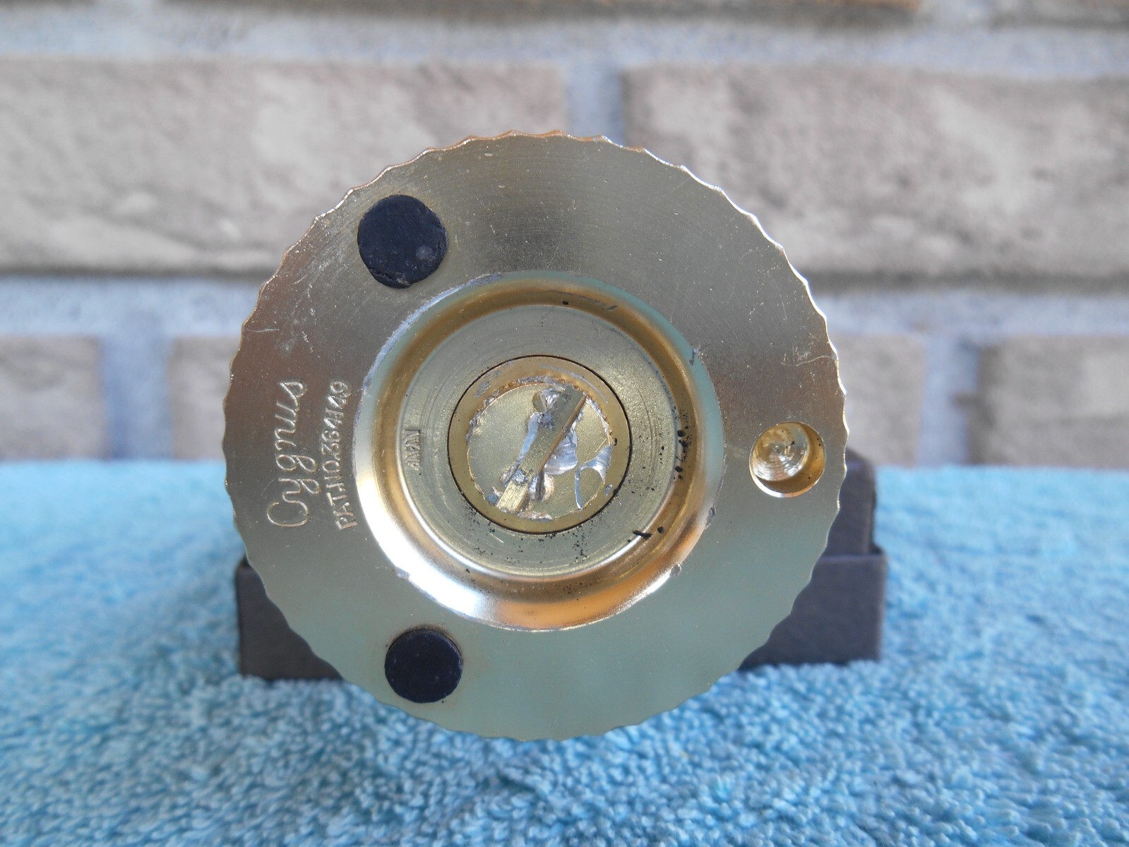 VINTAGE CYGNUS LIFT ARM TABLE LIGHTER WORKS WITH SWANK CLOCK. WIND STEM MISSING