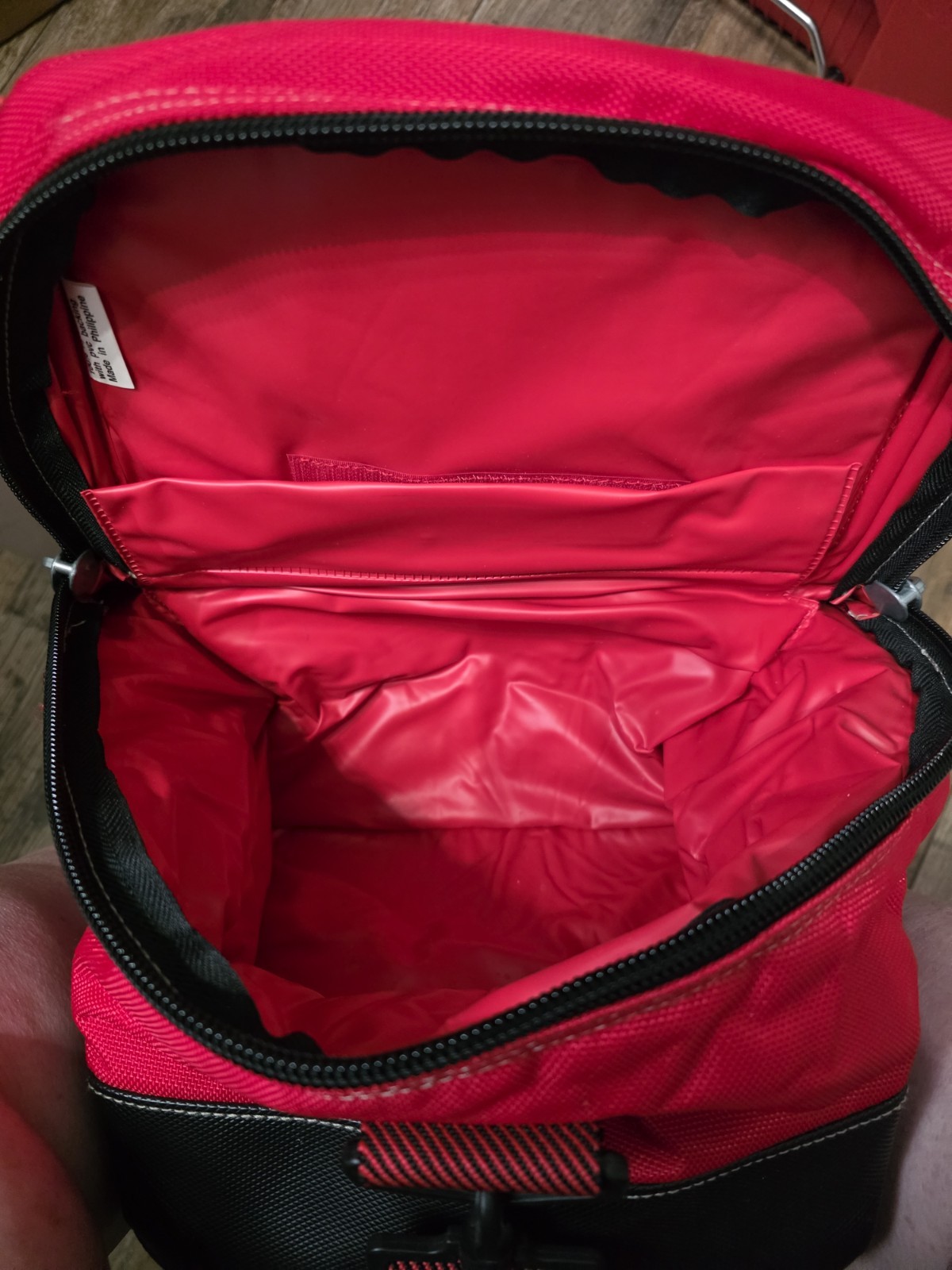 Marlboro Expandable Cooler Red With Shoulder Strap Excellent Condition #0279