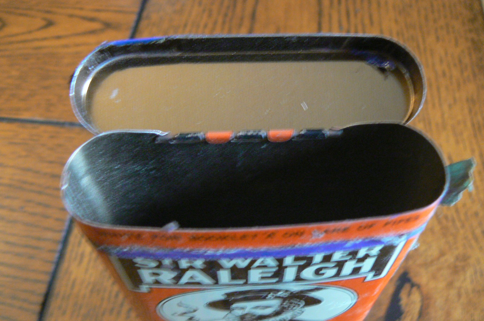 Vintage Sir Walter Raleigh Tobacco Tin Tax Stamp Hinged Lid FREE US SHIP