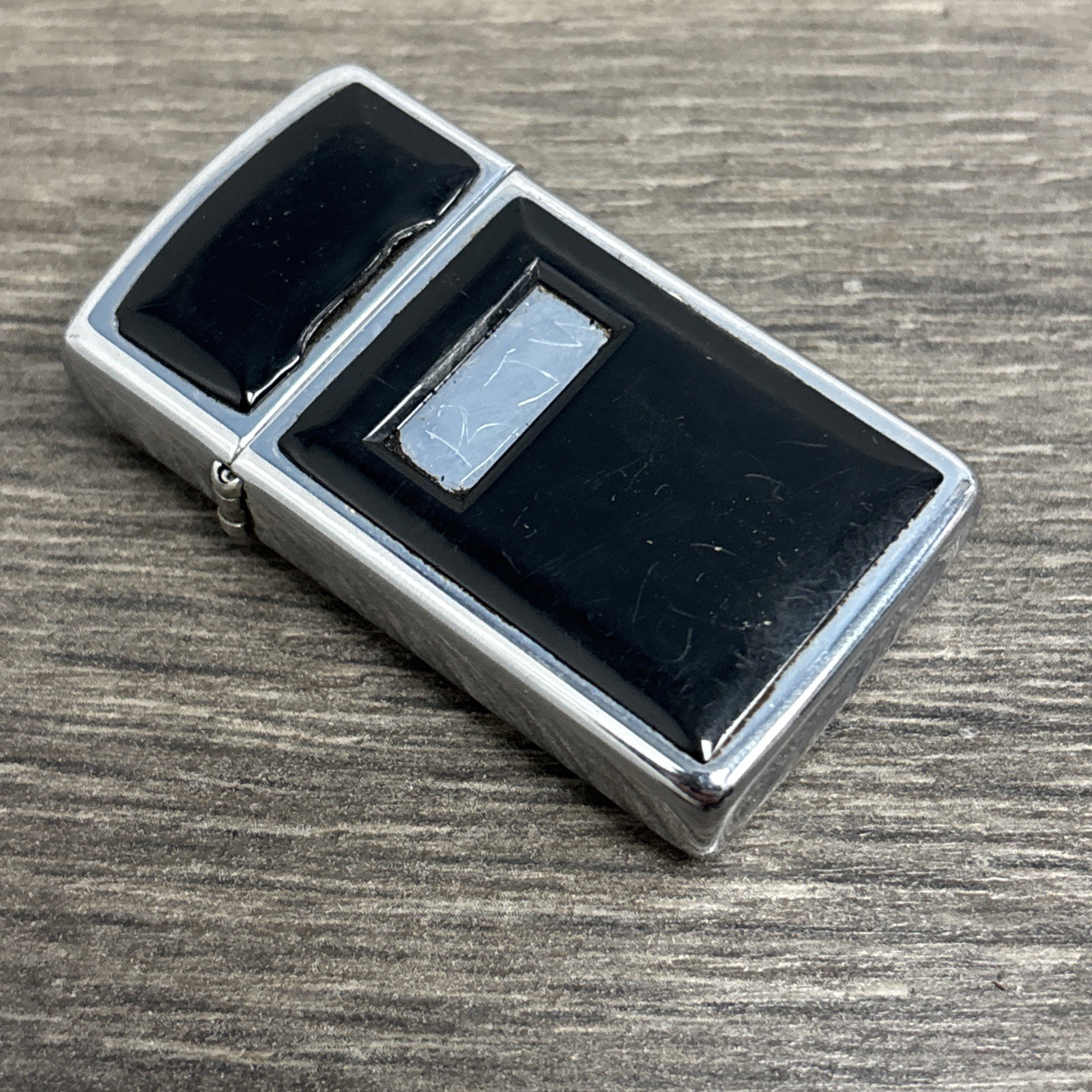 Retro Zippo Chrome / Black Flip Top Cigarette Lighter (K XV)