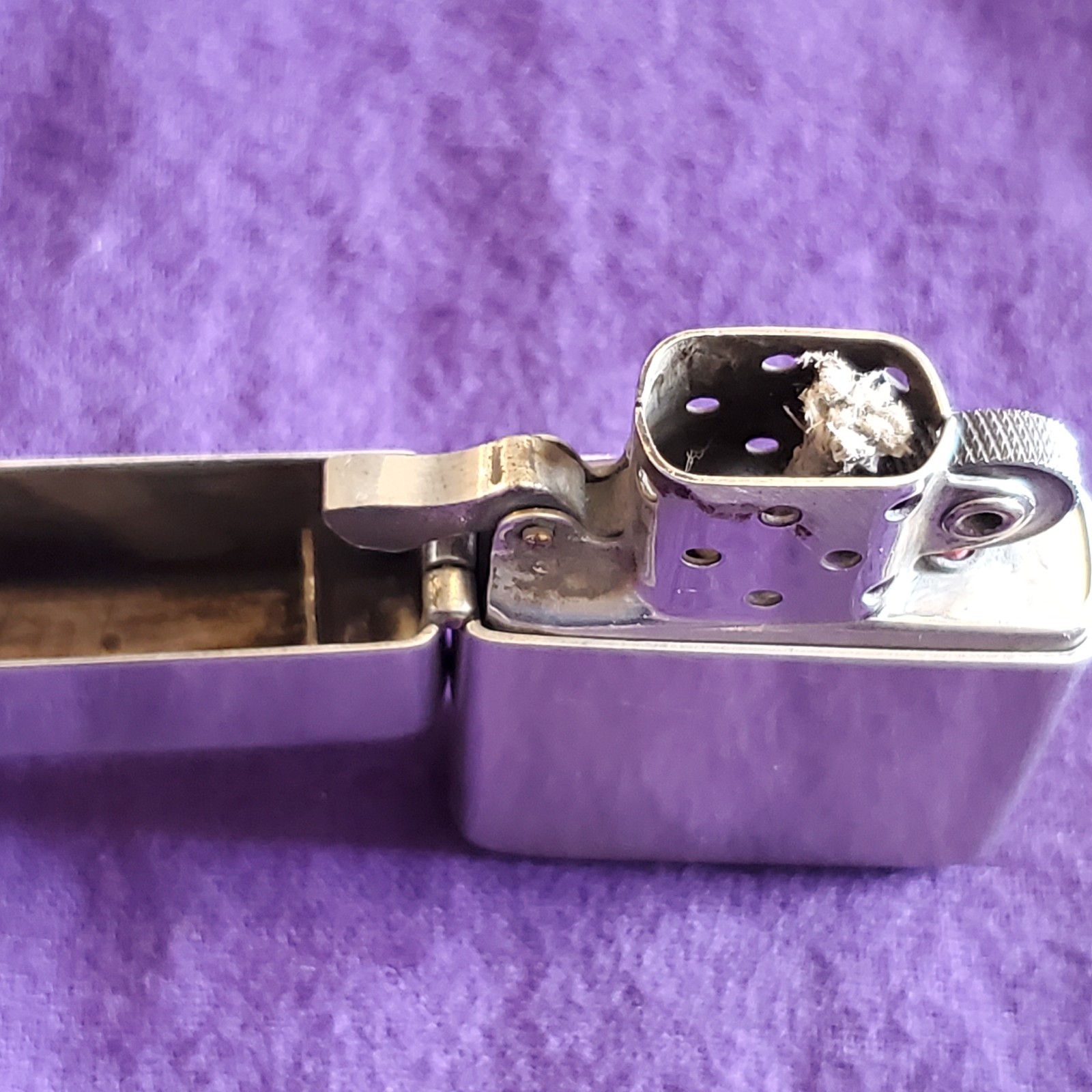 VINTAGE 1940’S ZIPPO LIGHTER 3 BARREL HINGE 14 HOLE ORIG INSERT Pat. # 2032695