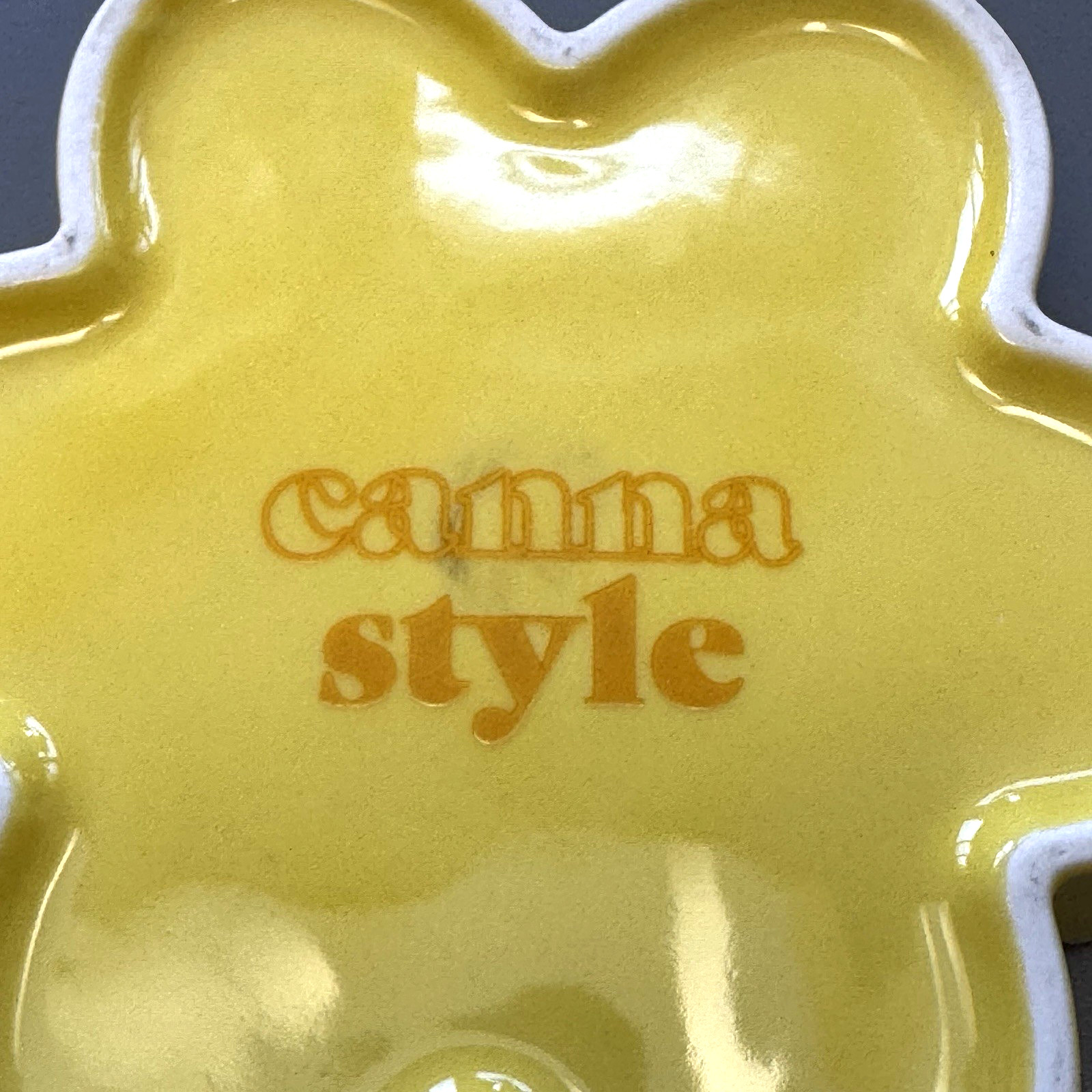 Canna Style Ashtray Daisy Flower Retro Porcelain Yellow Blunt Joint Girly 4.75″
