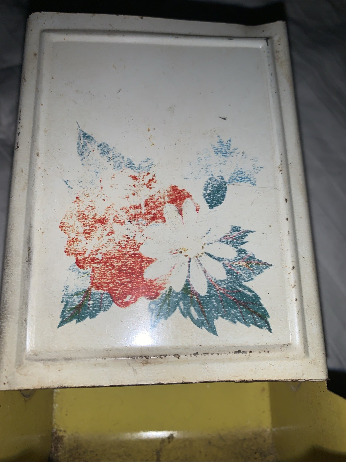 VTG Tin Match Safe Box Holder Fireplace Kitchen Decor Daisy FLOWER