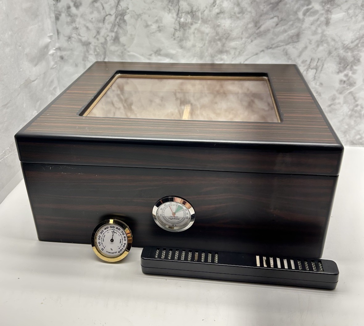 NEW Blksmith Window Top Mahogany Wood Desktop Humidor Holds 40 to 50 Cigars.