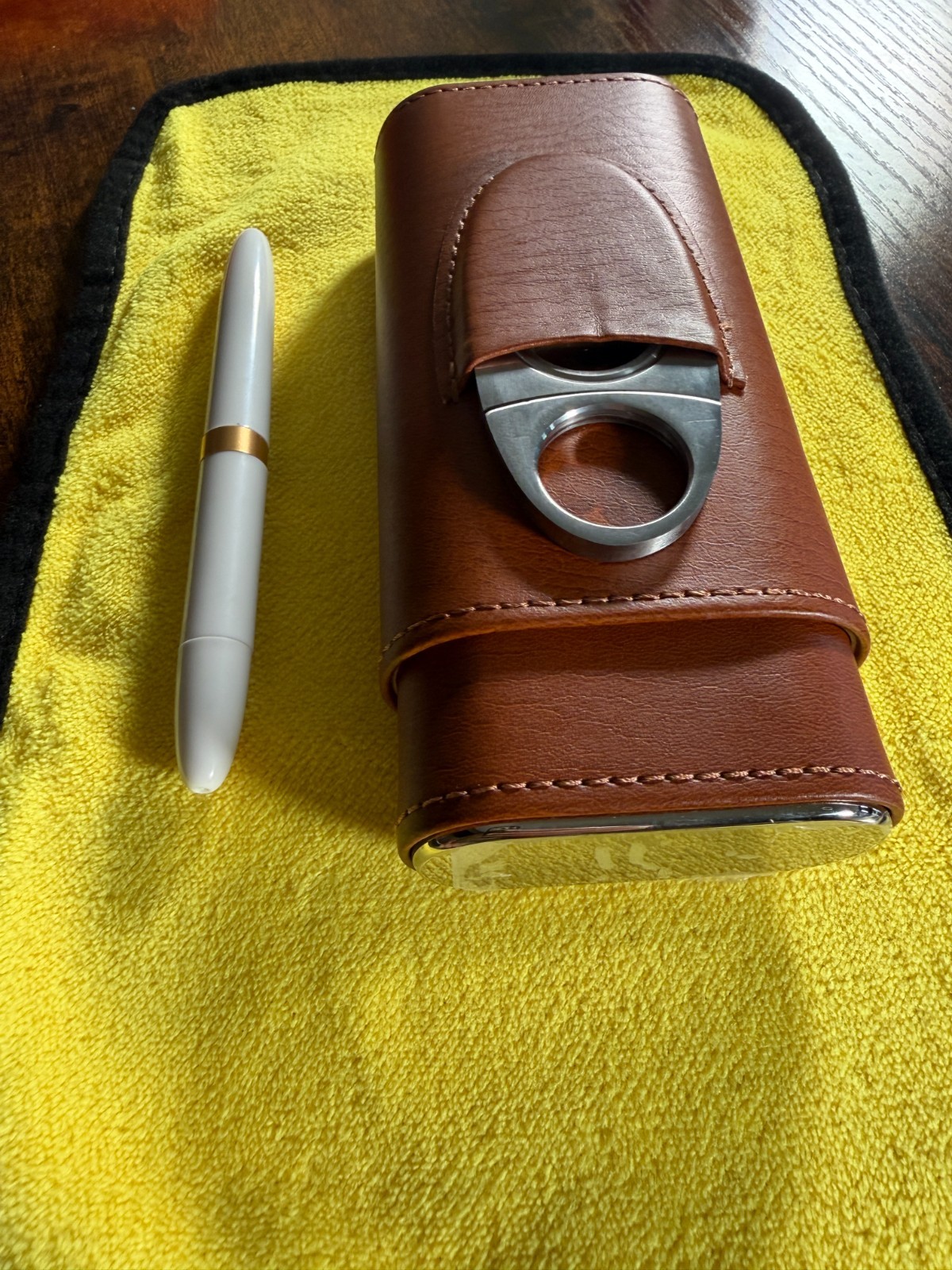 2 Tube Cigar Case Leather with Cedar Lining, cutter, Blunt Splitter, towel