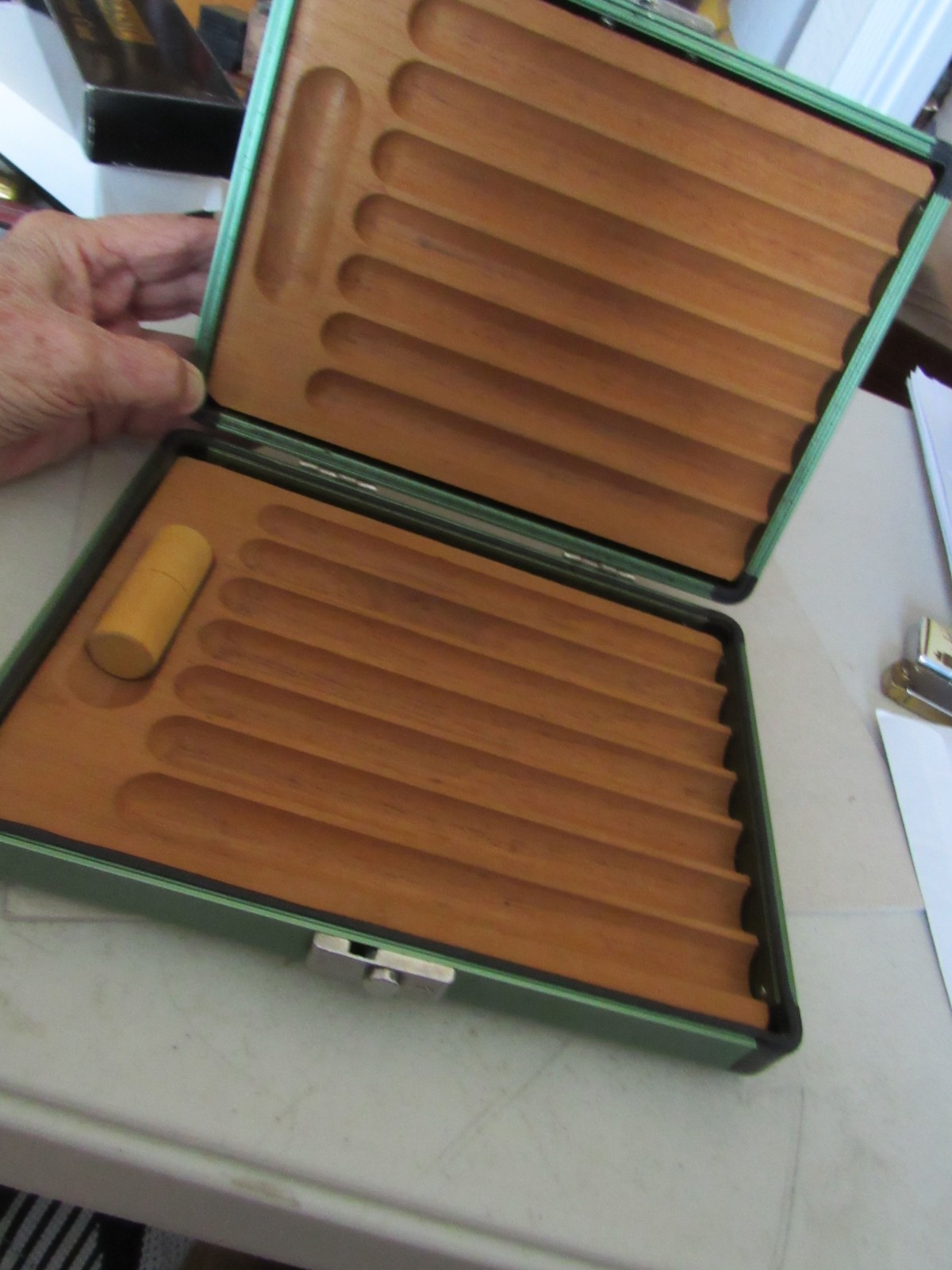 ALUMINIUM TRAVEL CIGARS HUMIDOR INLAID CEDAR NEW ON CASE LIGHT GREEN ANODIZED