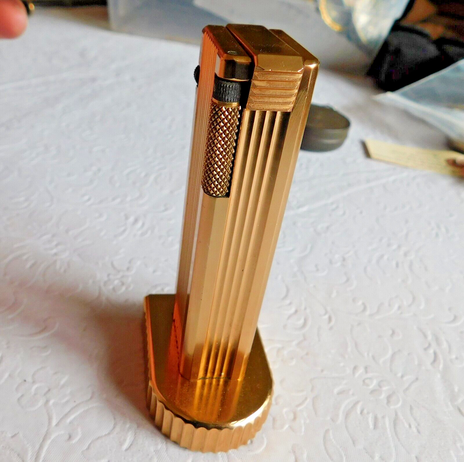 VINTAGE ART DECO 4 1/4″ TABLE LIFT ARM LIGHTER CYGNUS JAPAN CHAMPAGNE GOLD !