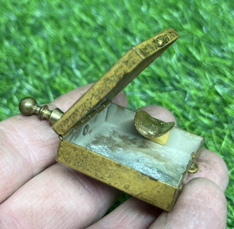 Vintage Mini Portable Pocket Purse Travel Cigarette Ashtray Brass AA