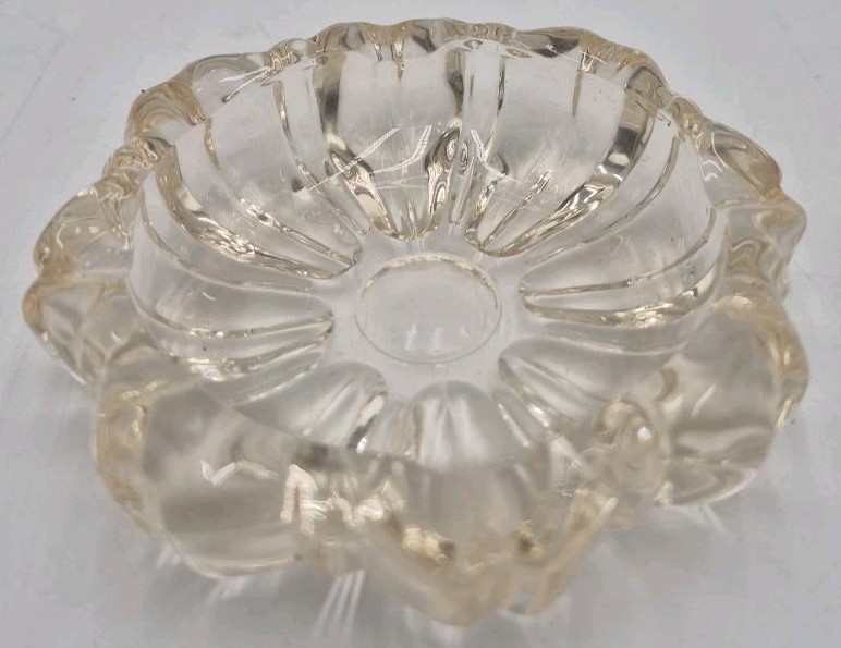 Vintage Yellow Depression 4″ Glass Ashtray Flower Shaped Daisy Floral Ash Tray