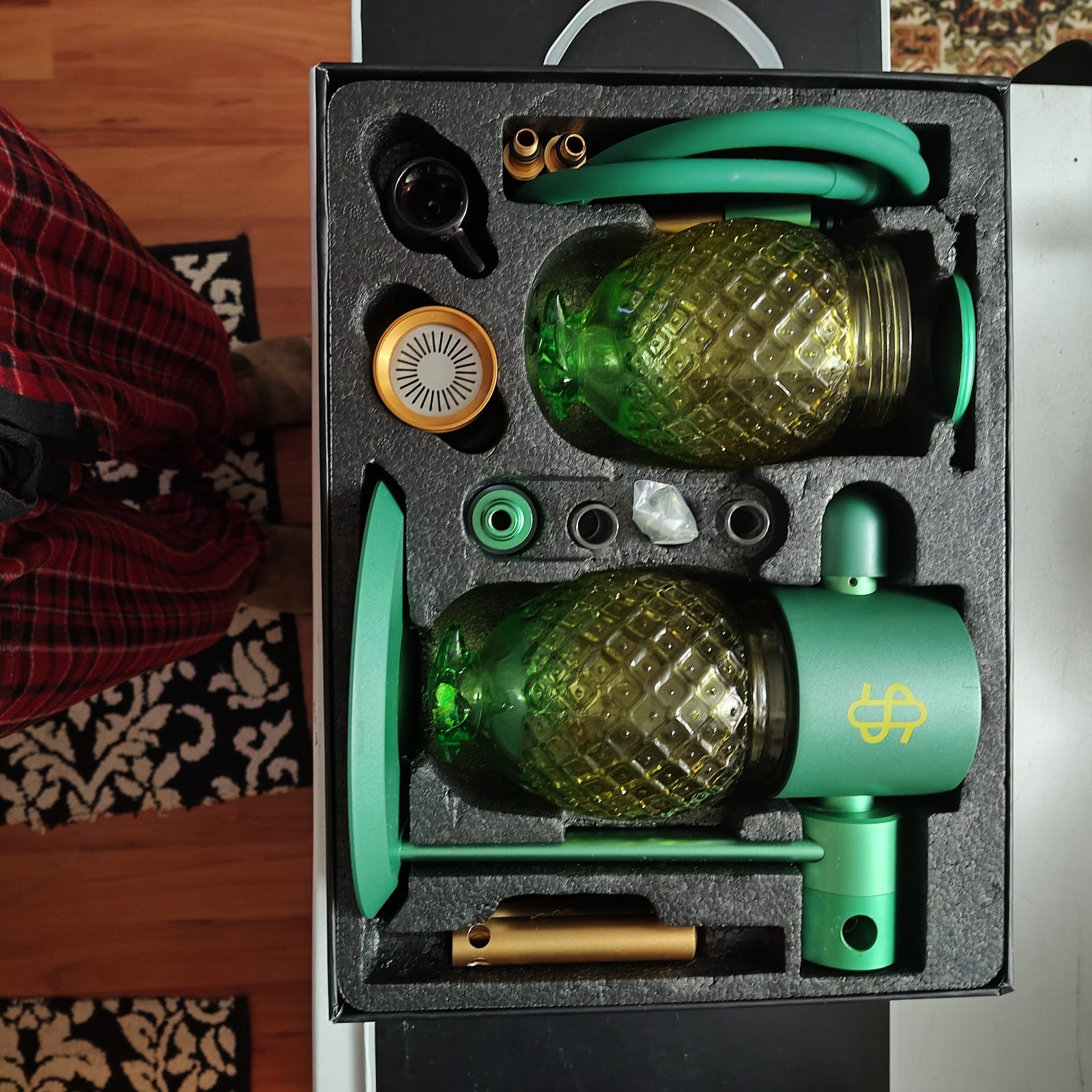 Stundenglass Dr. Greenthumb’s Gravity Infuser Hookah With Pineapple Globes