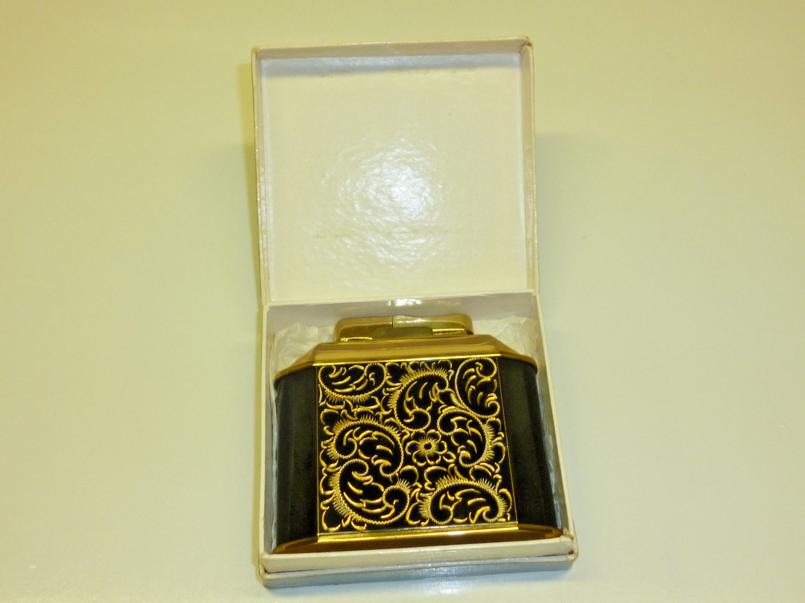 Ap (Altenpohl & Pilgram) “Pilot 5000” Lighter -Black Lacquer Case -1952 -Germany
