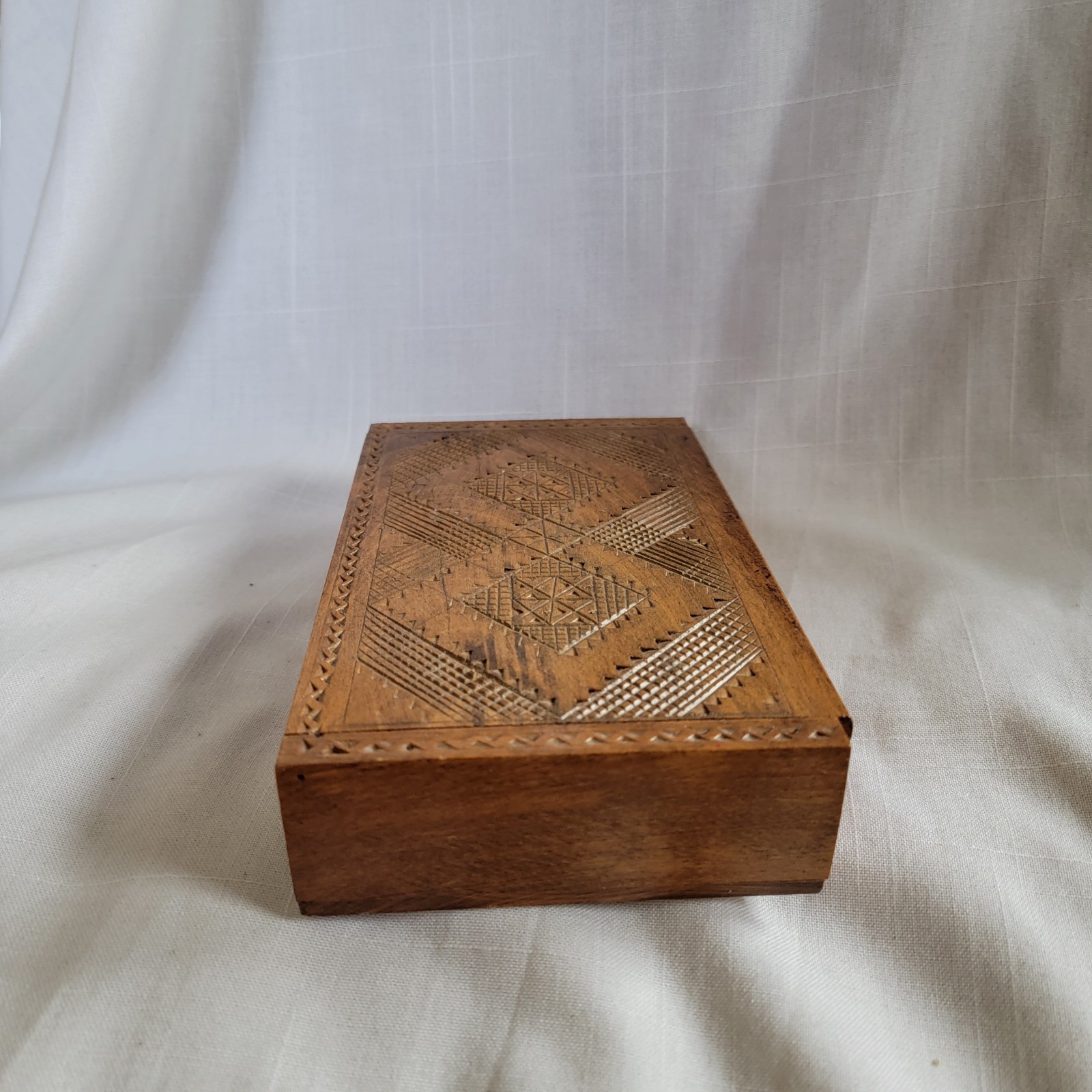 Rectangle carved wood decorative cigar box with hinged lid