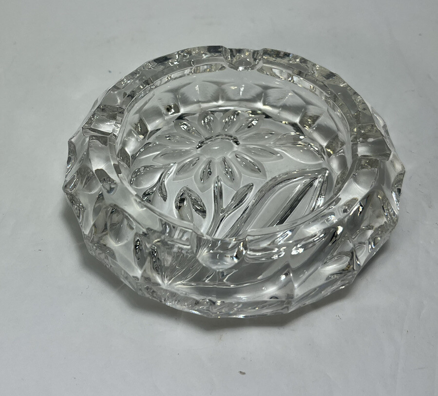 Vintage MCM Clear Thick Pressed Glass Ashtray 4.5″ Round Flower Daisy Sunflower