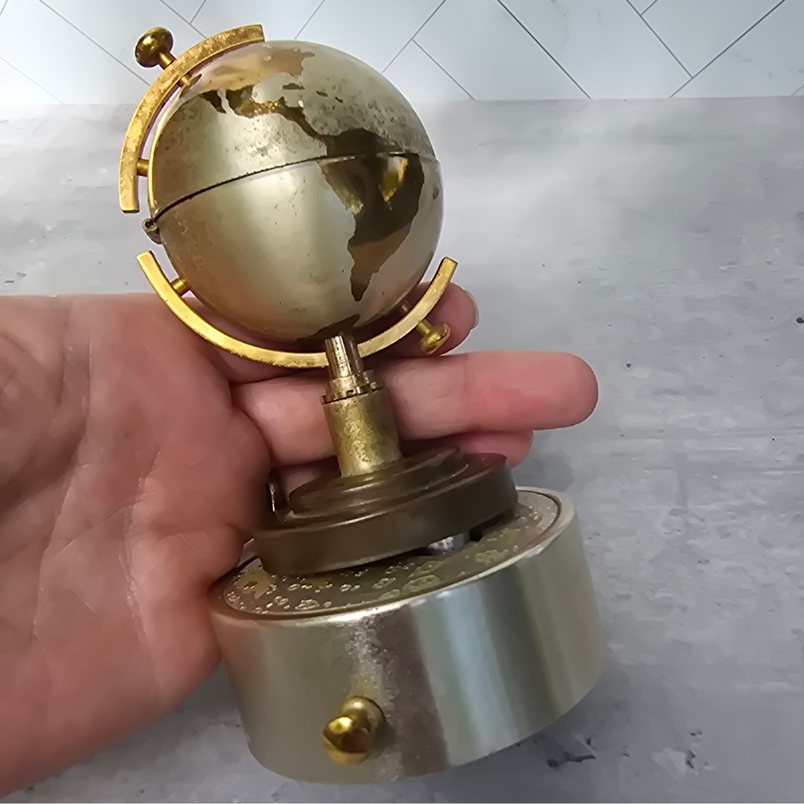 Vintage Globe MCM Table Lighter Mid Century Modern Gold Silver Tone Metal READ