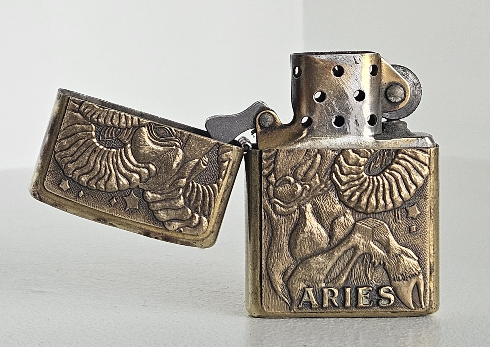 Rare Vintage Zippo Barrett Smythe Aries Zodiac Ram Solid Brass Lighter 2000 USA
