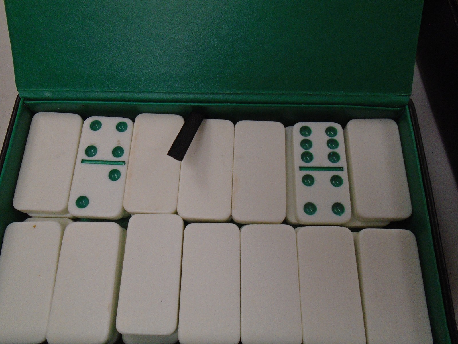 28 PIECE DOMINO SET MARLBORO MENTHOL BRANDED DOMINO BOX SLEEVE & INSTRUCTIONS