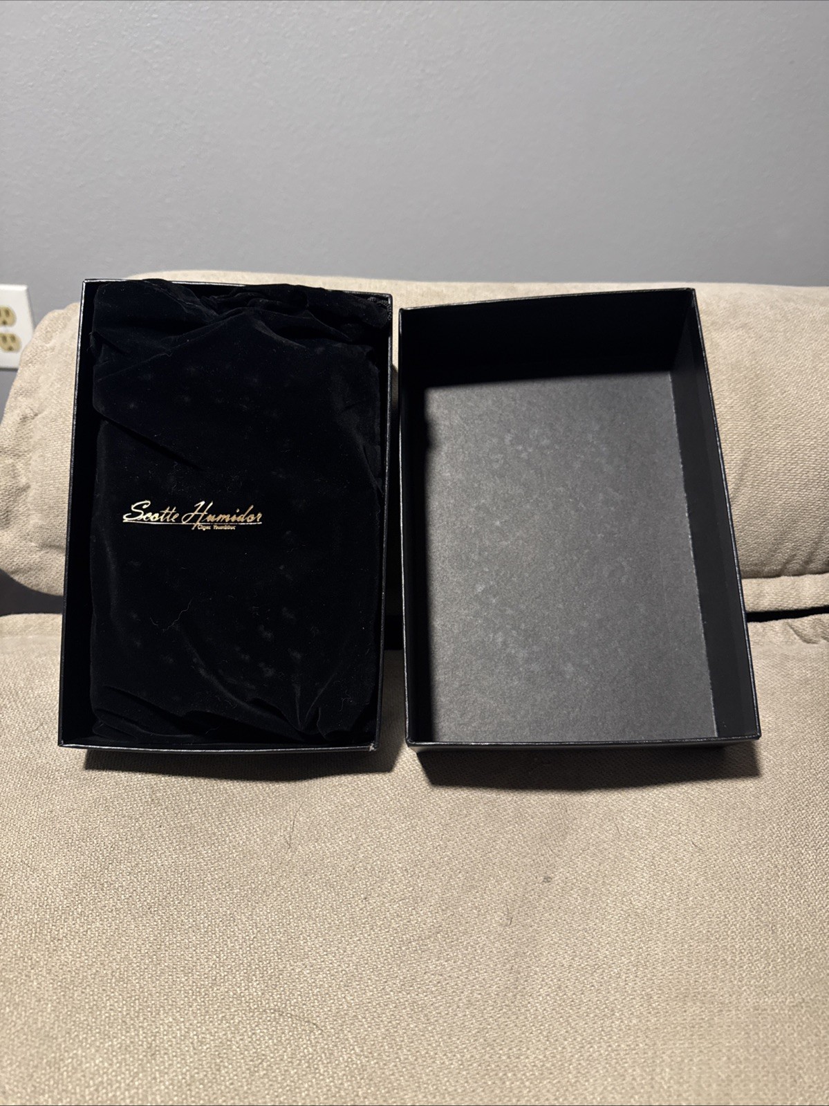 Scotte Humidor Lined Leather Cigar Case Built in Hygrometer
