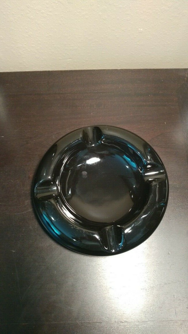Craftsman’s Bench cigar ashtray Gloss Black 8.5 in dia 4 cigar holders