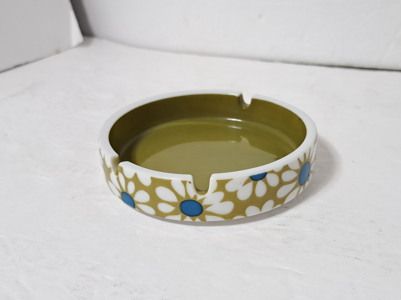 MCM Vintage 60s 70s Flower Power Green w/ Blue Daisy Ceramic Ashtray