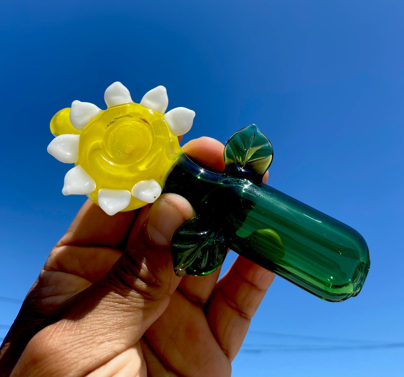 4.5” Daisy Flower Smoking Glass Pipe, Tobacco Glass Pipe (Handmade)