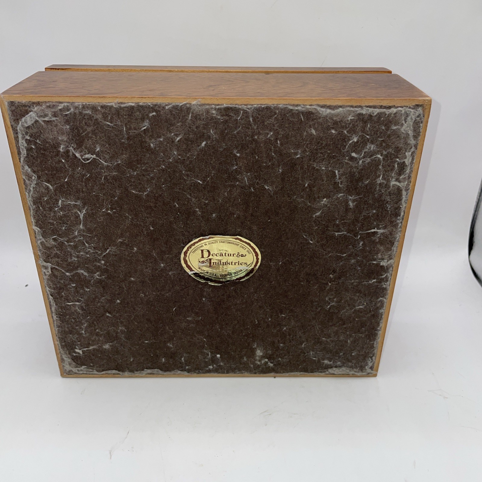 Vintage Decatur Industries Deco Genuine Walnut Cigar Humidor Box