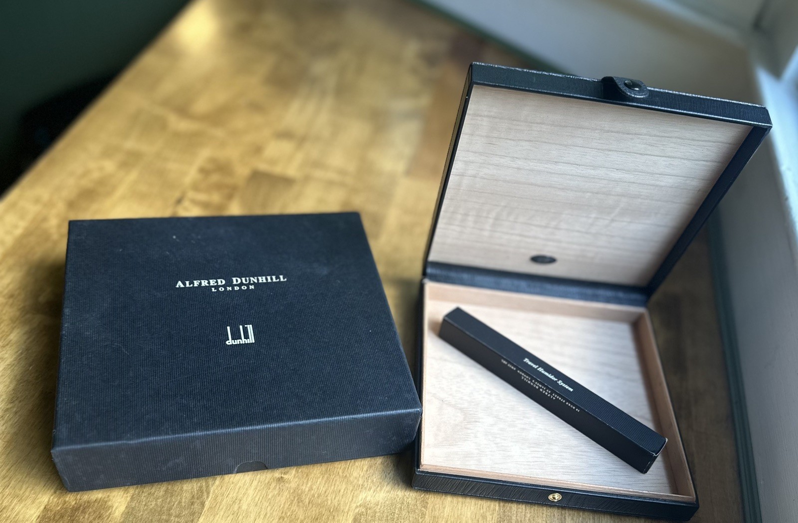 Dunhill Black Genuine Leather Travel Cigar Humidor New in Box