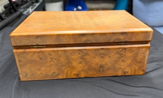 Burl Humidor Box for Cigars – 11 by 7 1/2 by 4 1/2 inches, Made in Italy