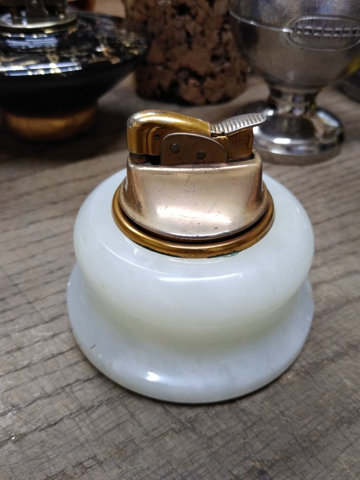 Vtg MCM EVANS Table Top Cigarette Lighter Round White Marble Gold Tone Top USA!