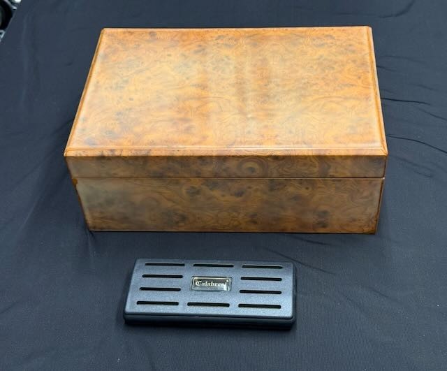 Burl Humidor Box for Cigars – 11 by 7 1/2 by 4 1/2 inches, Made in Italy
