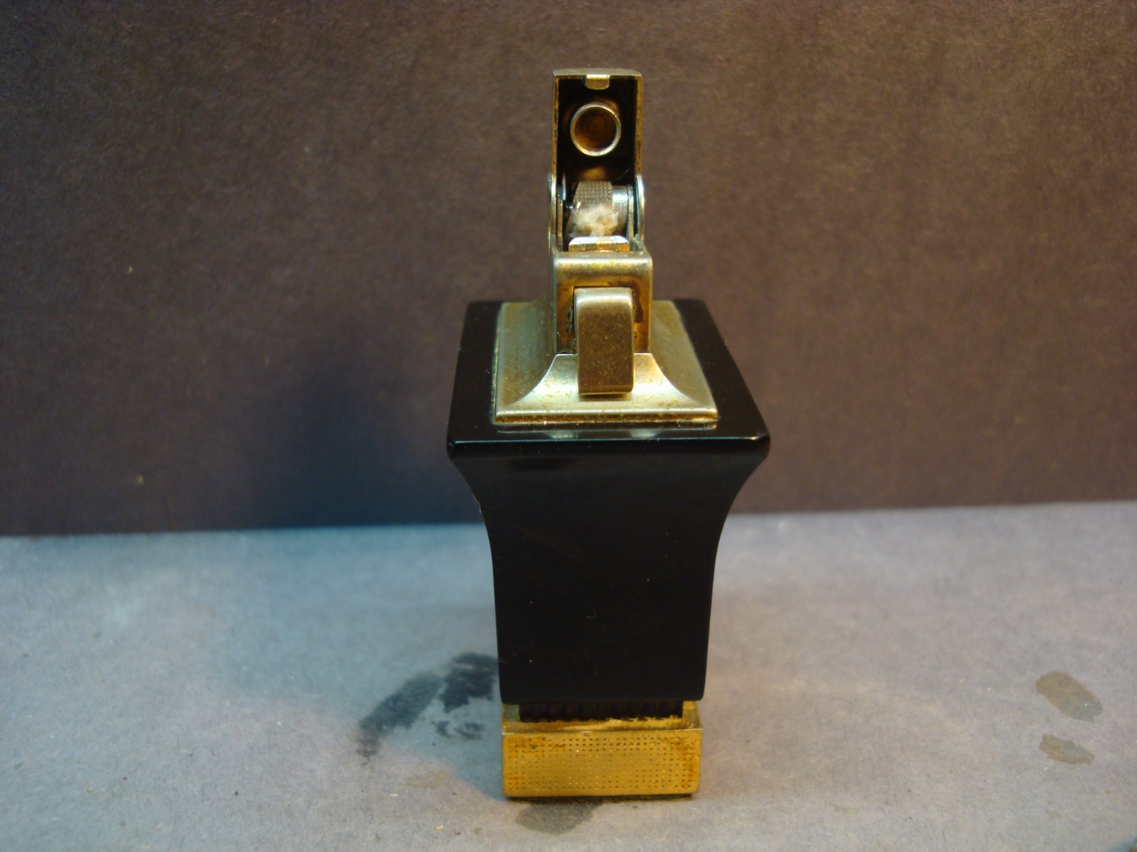 Vtg. ASR Table Bakelite Cigarette Lighter made in USA Works Auto Striker