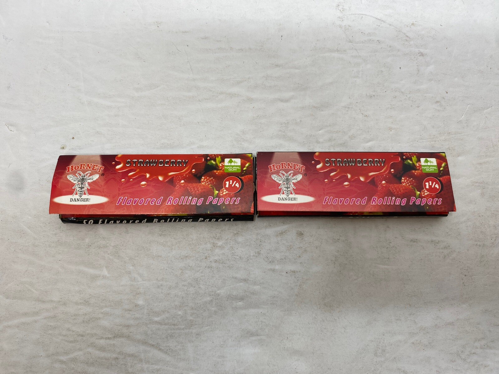 Hornets Strawberry Flavored Rolling Papers • Set Of 2