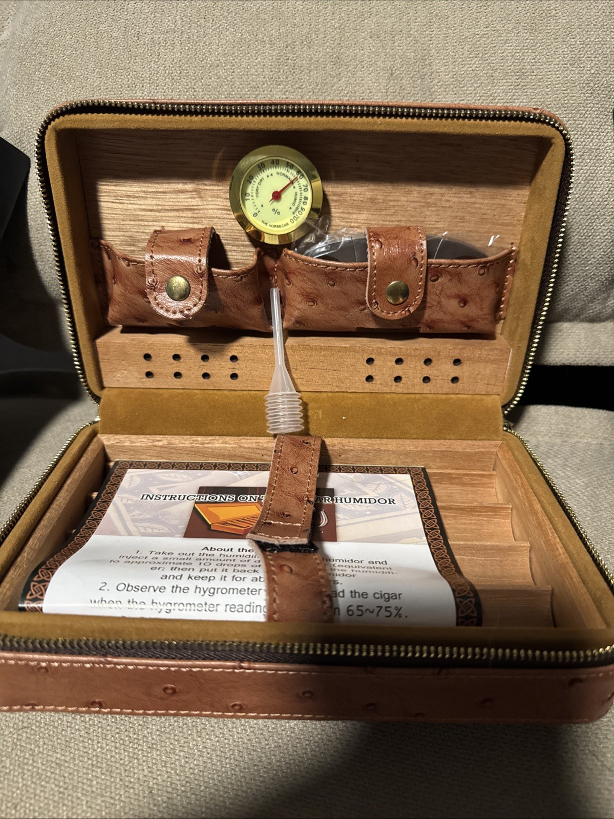 Scotte Humidor Lined Leather Cigar Case Built in Hygrometer