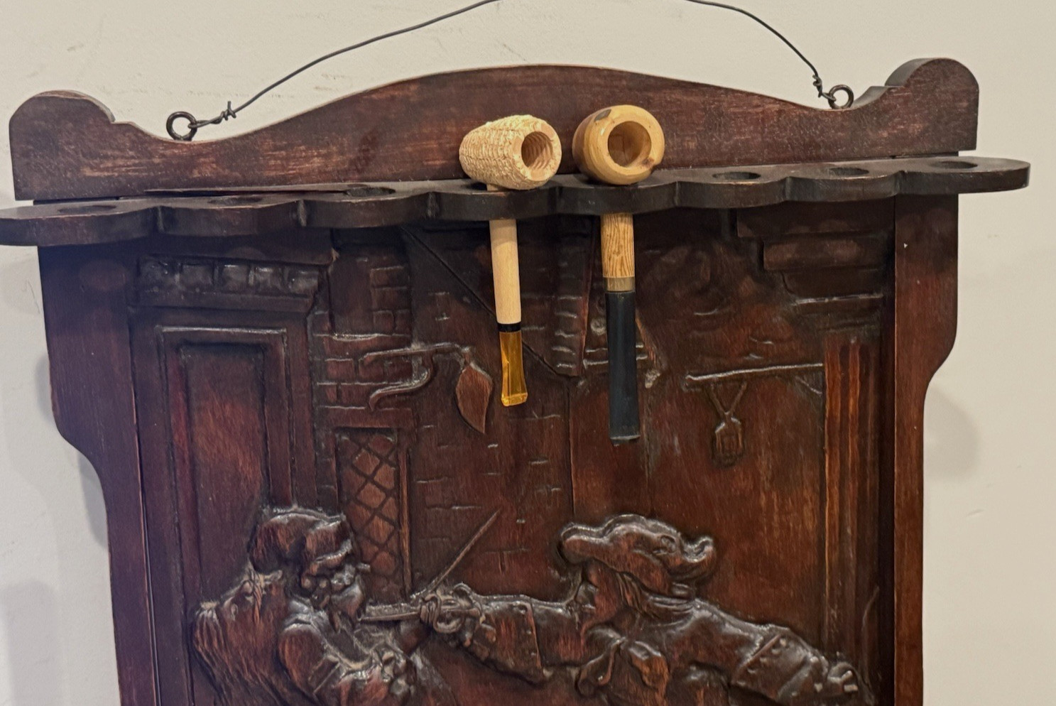 ANTIQUE WOODEN PIPE RACK TOBACCO SHELF W/ ORNATE HAND CARVED FIGHTING SCENE (EY