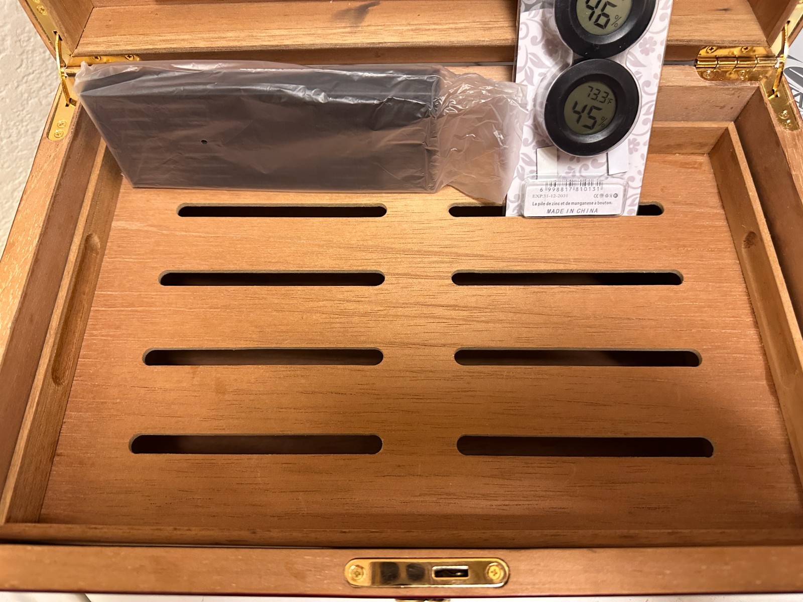 Premium Wooden Glass Top Cigar Humidor Cedar Lined Storage Desktop Display Box