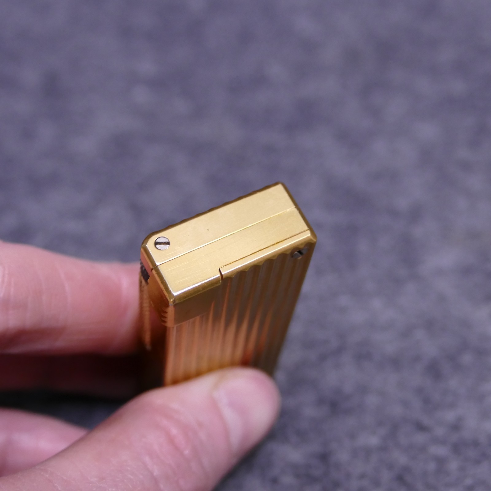 Cygnus Penguin 1950s Japan Cigarette Roller Lighter 2-1/2″ Tall Gold Finish