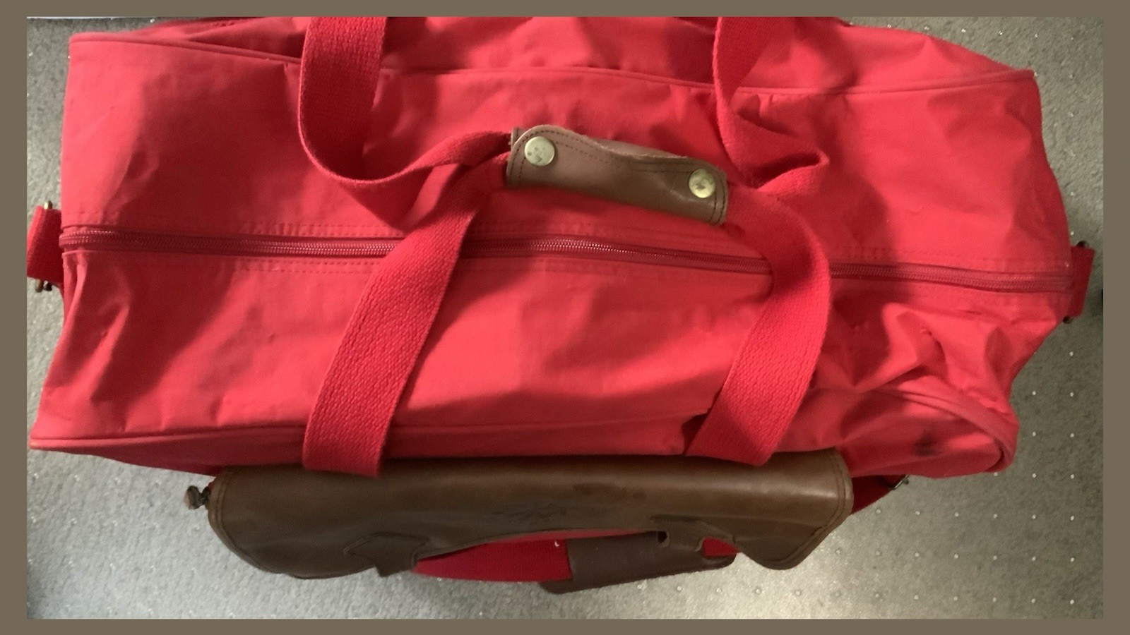 Vtg 1990s Marlboro Country Store Red Canvas Leather Shoulder Travel Duffle Bag